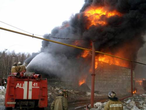 Склад горюче-смазочных материалов сгорел дотла в Ярославле