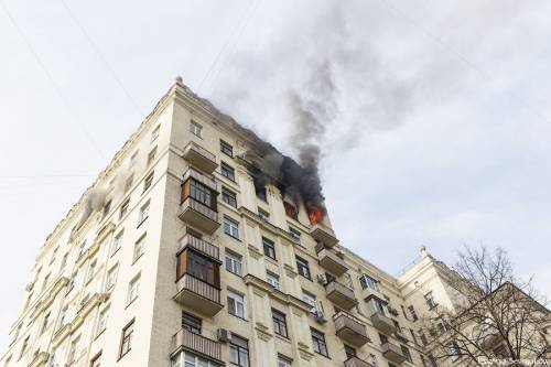 В Хабаровске мужчина едва не погиб при пожаре