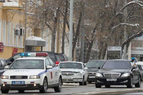 Сотрудники ГИБДД спасли жизнь новорожденному ребенку в Ярославле