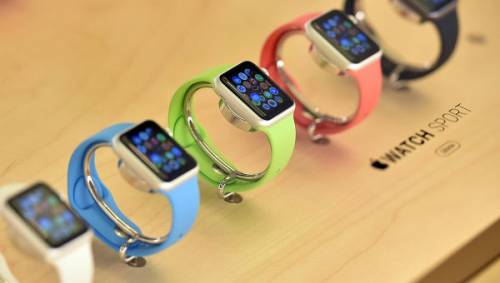 Apple Watch сегодня поступили в продажу
