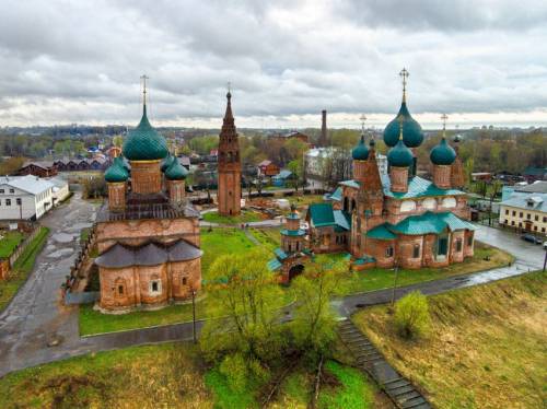 В Ярославле на колокольню старообрядческого храмового комплекса установили колокола