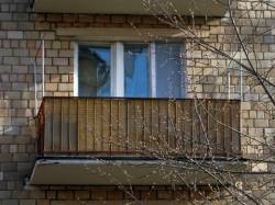 В Ярославле женщина, выбросившись с балкона, покончила с собой