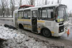 В Ярославле во время движения у маршрутки отлетело колесо