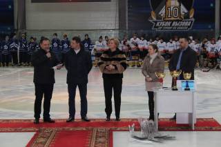 Олег Жишко поздравил участников хоккейного благотворительного турнира.