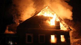 В Ярославской области в частном доме сгорели отец и сын.
