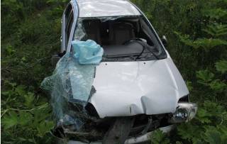В Некрасовском районе иномарка улетела в кювет, водитель оказался пьяный и без прав.