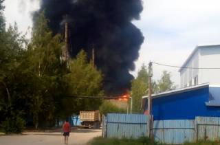 В выходные в Ярославской области горел химический завод.