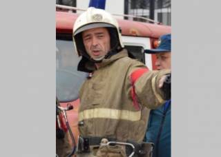 Рыбинский пожарный спас детей из огня.