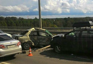 На Октябрьском мосту произошло серьезное ДТП