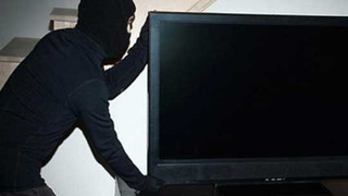 Грабитель избил хозяина квартиры за телевизор