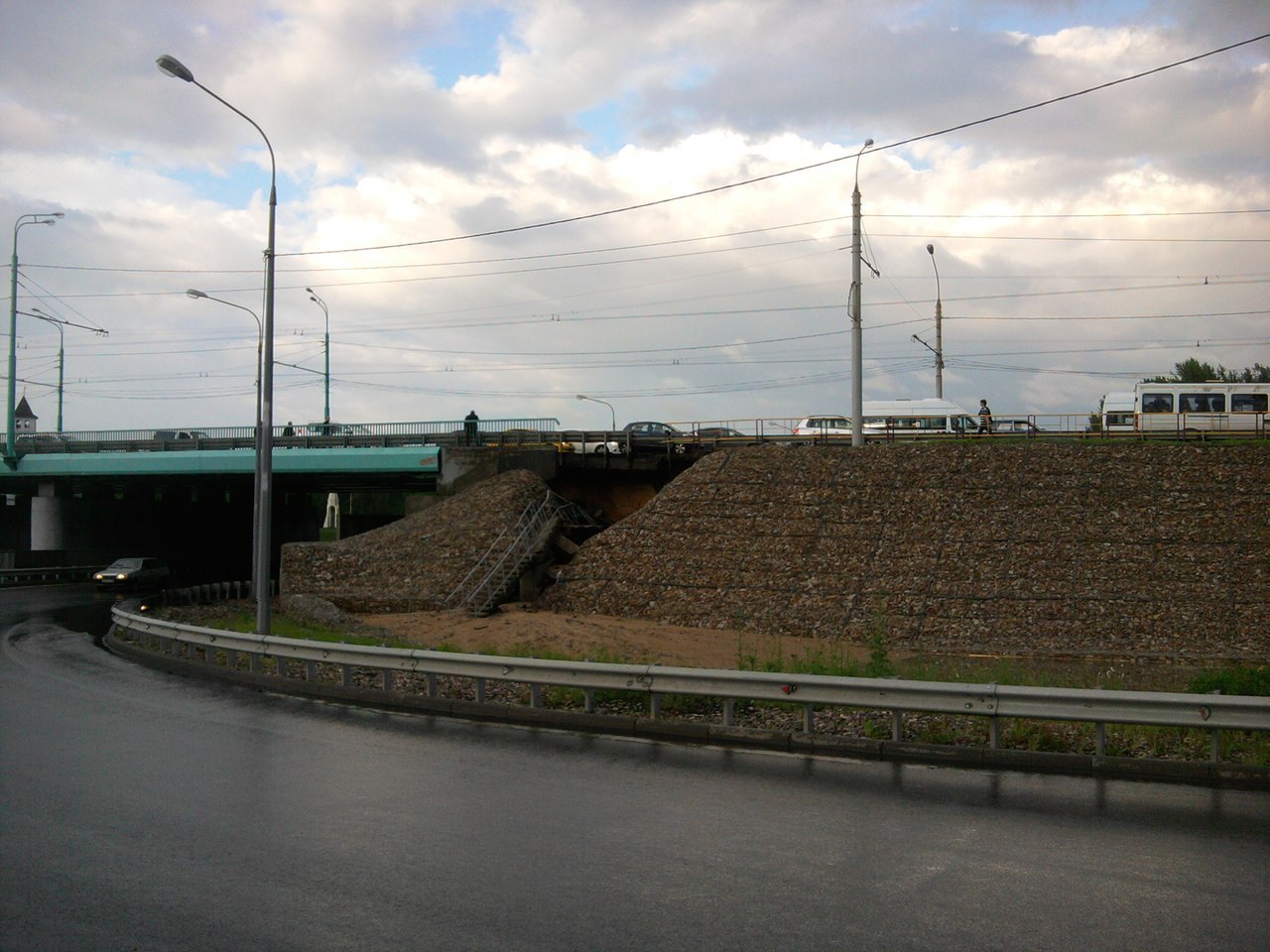 Кисловодск наводнение мост 2002. Наводнение в Кисловодске 2002. Рыбинск после дождя. Тюмень после дождя фото.