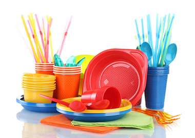 Пластиковая посуда – отличный вариант для точек общественного питания